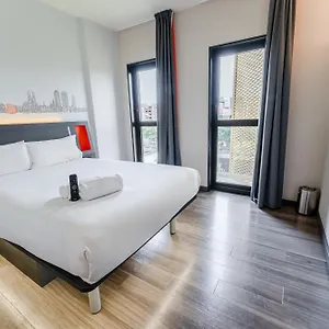 Отель Easyhotel Barcelona Fira, Оспиталет-де-Льобрегат